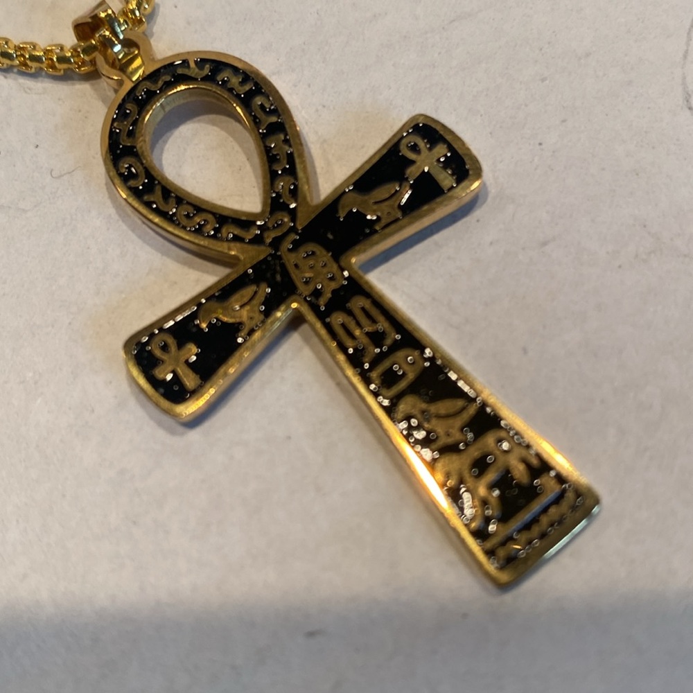 NIP Goldtone & Black Ankh on 23” Goldtone Rope Chain